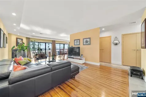 300 Gorge Road Cliffside Park NJ 07010