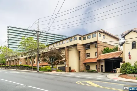 300 Gorge Road Cliffside Park NJ 07010