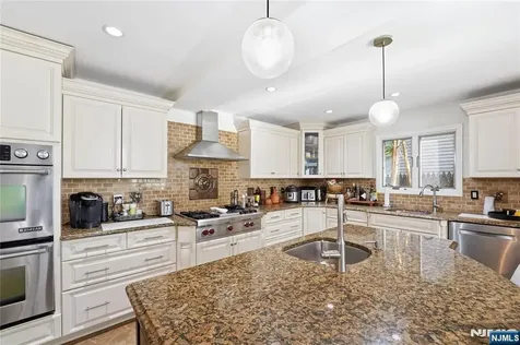 770 Hartwell Street Teaneck NJ 07666