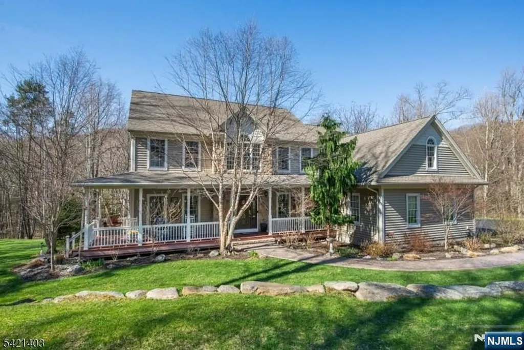 36 Roaring Brook Way West Milford NJ 07480
