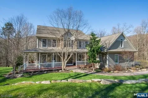 36 Roaring Brook Way West Milford NJ 07480