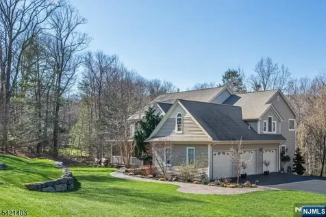 36 Roaring Brook Way West Milford NJ 07480