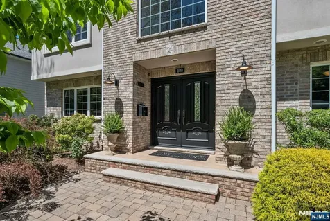 309 South Drive Paramus NJ 07652