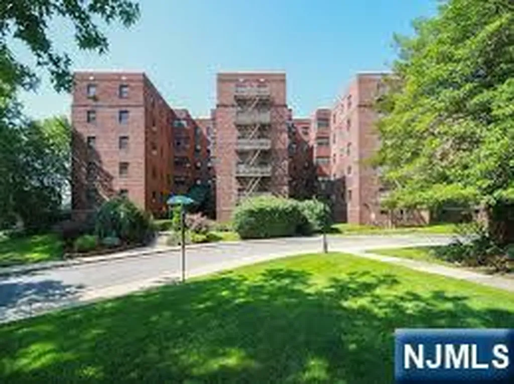 2333 Hudson Terrace Fort Lee NJ 07024