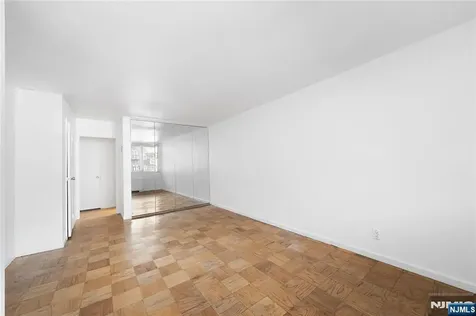 6040 Boulevard East West New York NJ 07093