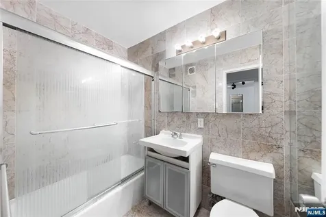 6040 Boulevard East West New York NJ 07093