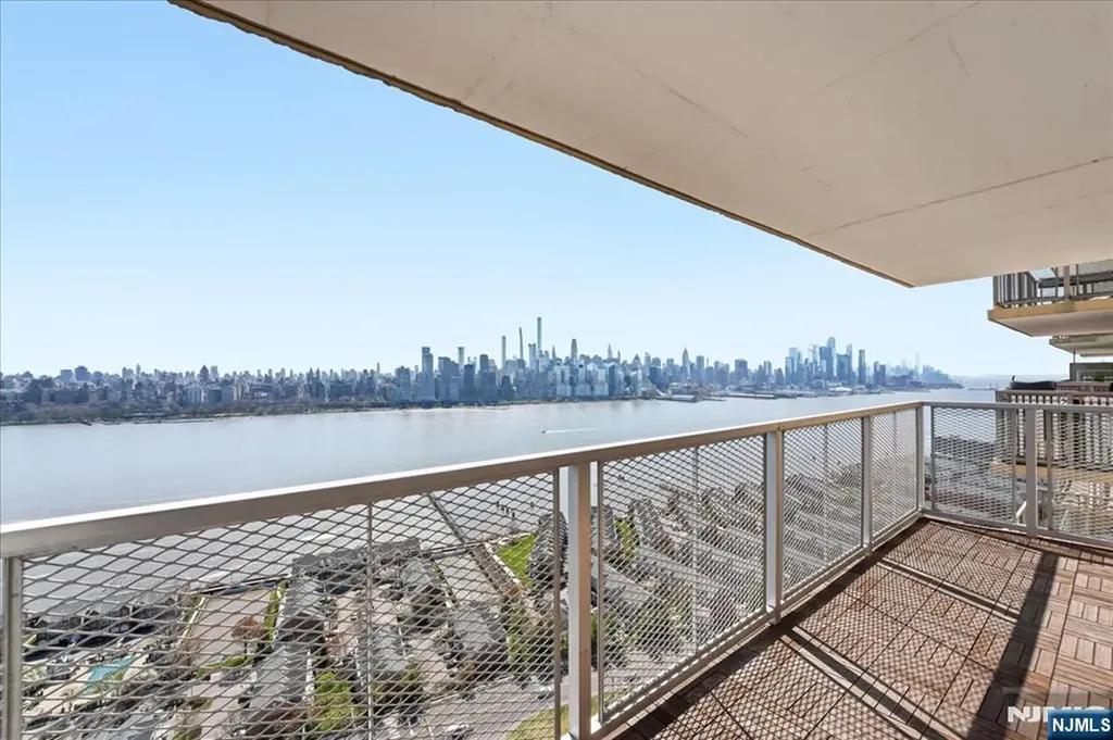 6600 Boulevard East West New York NJ 07093