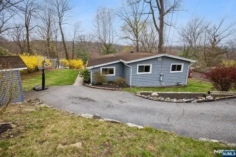 10 Laurel Trail Kinnelon Borough NJ 07405