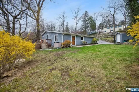 10 Laurel Trail Kinnelon Borough NJ 07405