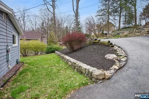 10 Laurel Trail Kinnelon Borough NJ 07405