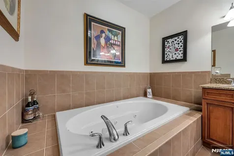 2310 Rio Vista Lane Northvale NJ 07647