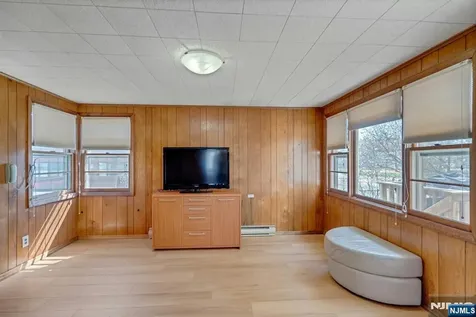 90 Arnot Place Paramus NJ 07652