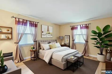 90 Arnot Place Paramus NJ 07652