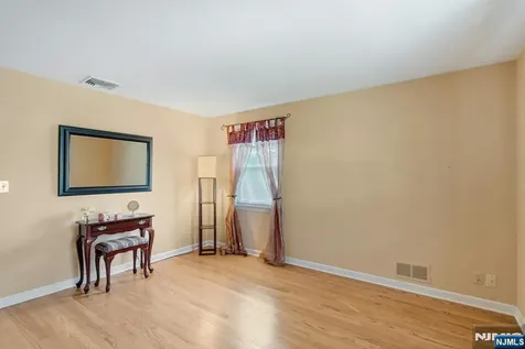 90 Arnot Place Paramus NJ 07652