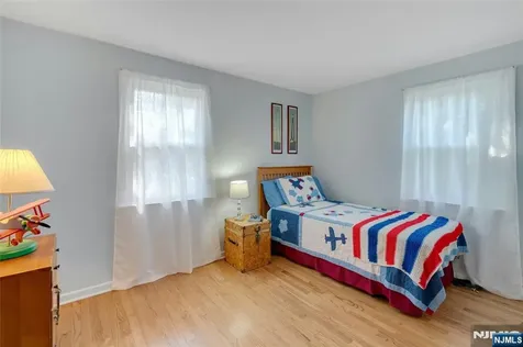 90 Arnot Place Paramus NJ 07652