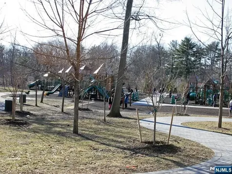 90 Arnot Place Paramus NJ 07652