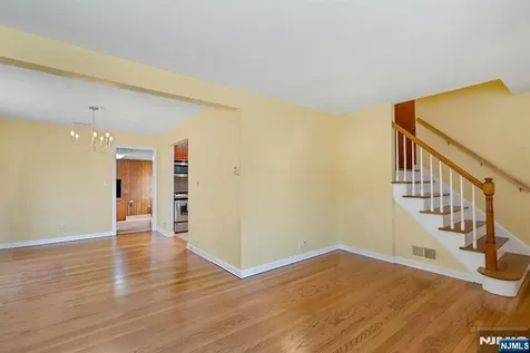 90 Arnot Place Paramus NJ 07652