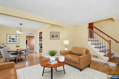 90 Arnot Place Paramus NJ 07652