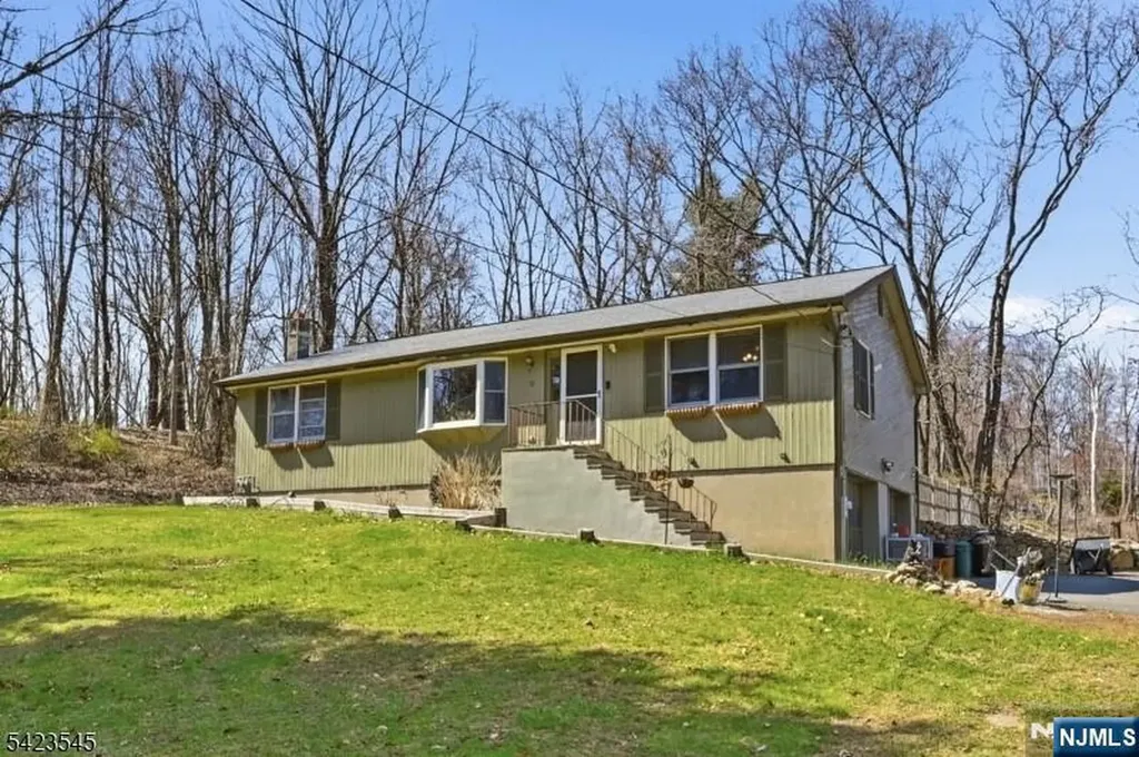 12 Pleasant View Drive West Milford NJ 07480