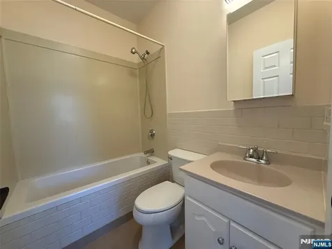 214 Hamilton Avenue Paterson NJ 07501