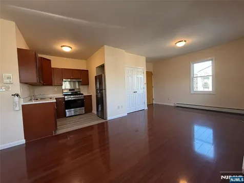 214 Hamilton Avenue Paterson NJ 07501
