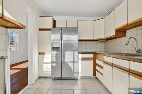 145 River Drive Elmwood Park NJ 07407