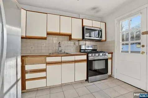 145 River Drive Elmwood Park NJ 07407