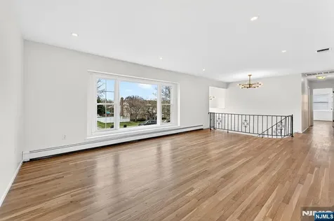 392 Mercer Avenue River Edge NJ 07661