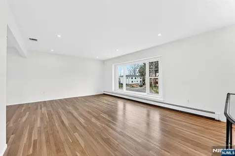 392 Mercer Avenue River Edge NJ 07661