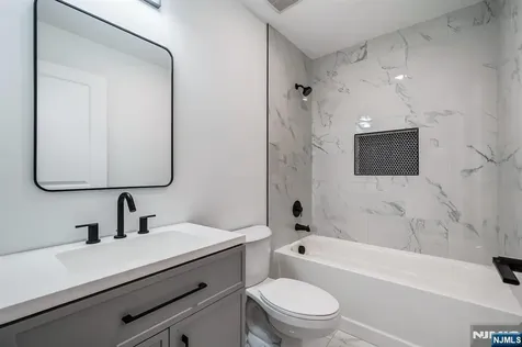 25 Brookside Avenue Irvington NJ 07111