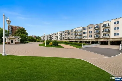 324 The Promenade Edgewater NJ 07020
