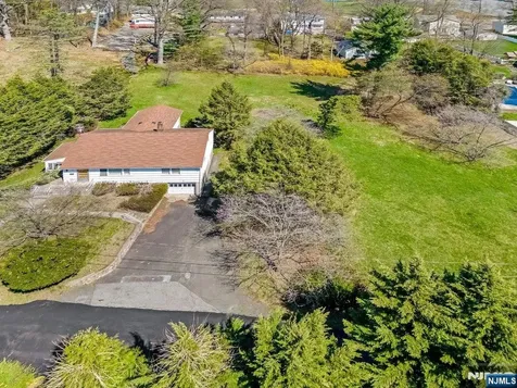6 Schubert Lane Paramus NJ 07652