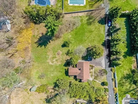6 Schubert Lane Paramus NJ 07652