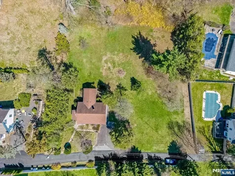 6 Schubert Lane Paramus NJ 07652