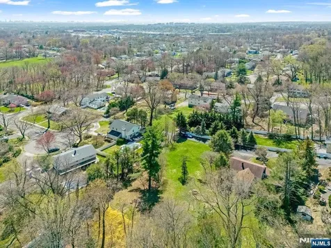6 Schubert Lane Paramus NJ 07652