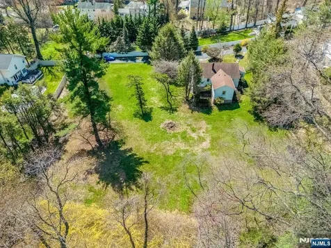 6 Schubert Lane Paramus NJ 07652