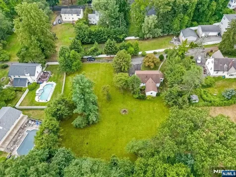 6 Schubert Lane Paramus NJ 07652