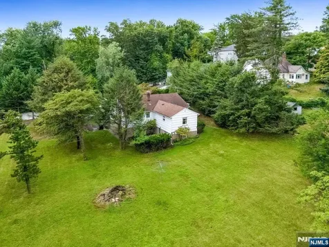 6 Schubert Lane Paramus NJ 07652