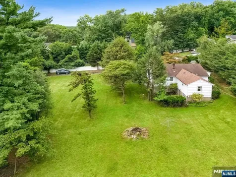 6 Schubert Lane Paramus NJ 07652