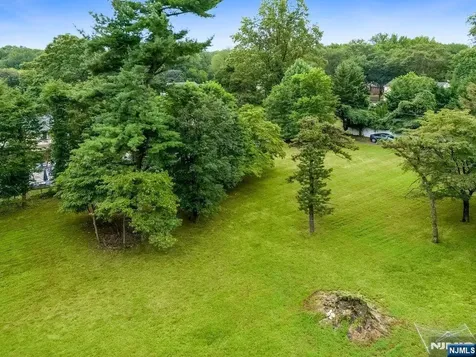6 Schubert Lane Paramus NJ 07652