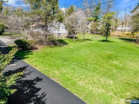 6 Schubert Lane Paramus NJ 07652