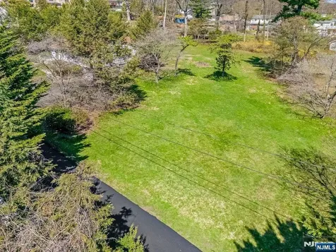 6 Schubert Lane Paramus NJ 07652