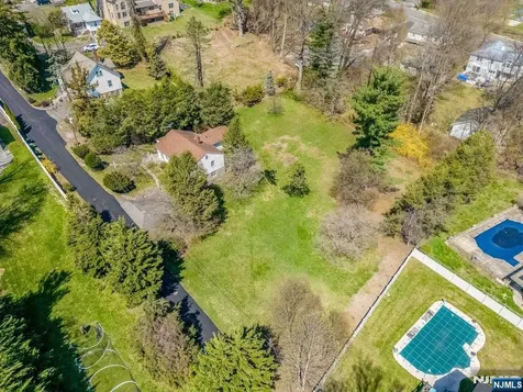 6 Schubert Lane Paramus NJ 07652