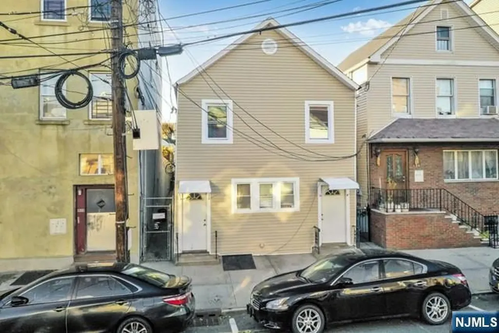 402 N 3rd Street East Newark NJ 07029