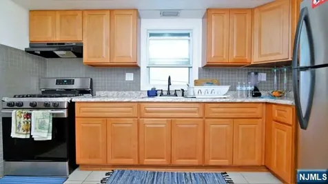 402 N 3rd Street East Newark NJ 07029