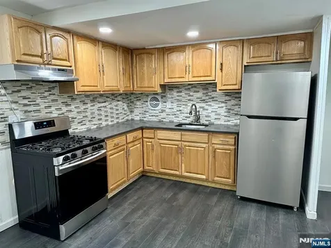 402 N 3rd Street East Newark NJ 07029