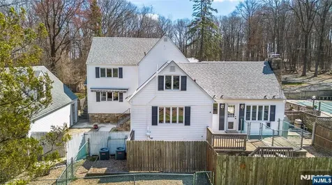 8 Stonehedge Lane Andover Boro NJ 07821