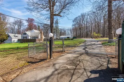 8 Stonehedge Lane Andover Boro NJ 07821
