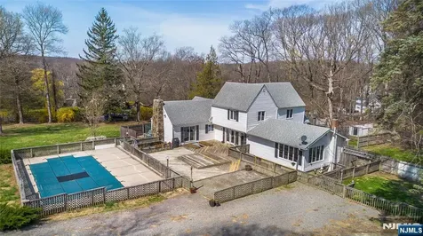 8 Stonehedge Lane Andover Boro NJ 07821