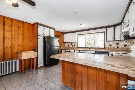 8 Stonehedge Lane Andover Boro NJ 07821